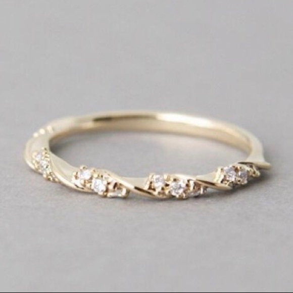 Jewelry - Beautiful 18k Filled Gold Dainty Ring Size 6